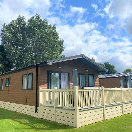 The Yorkshire Burrow Lodge With Hot Tub Extérieur photo