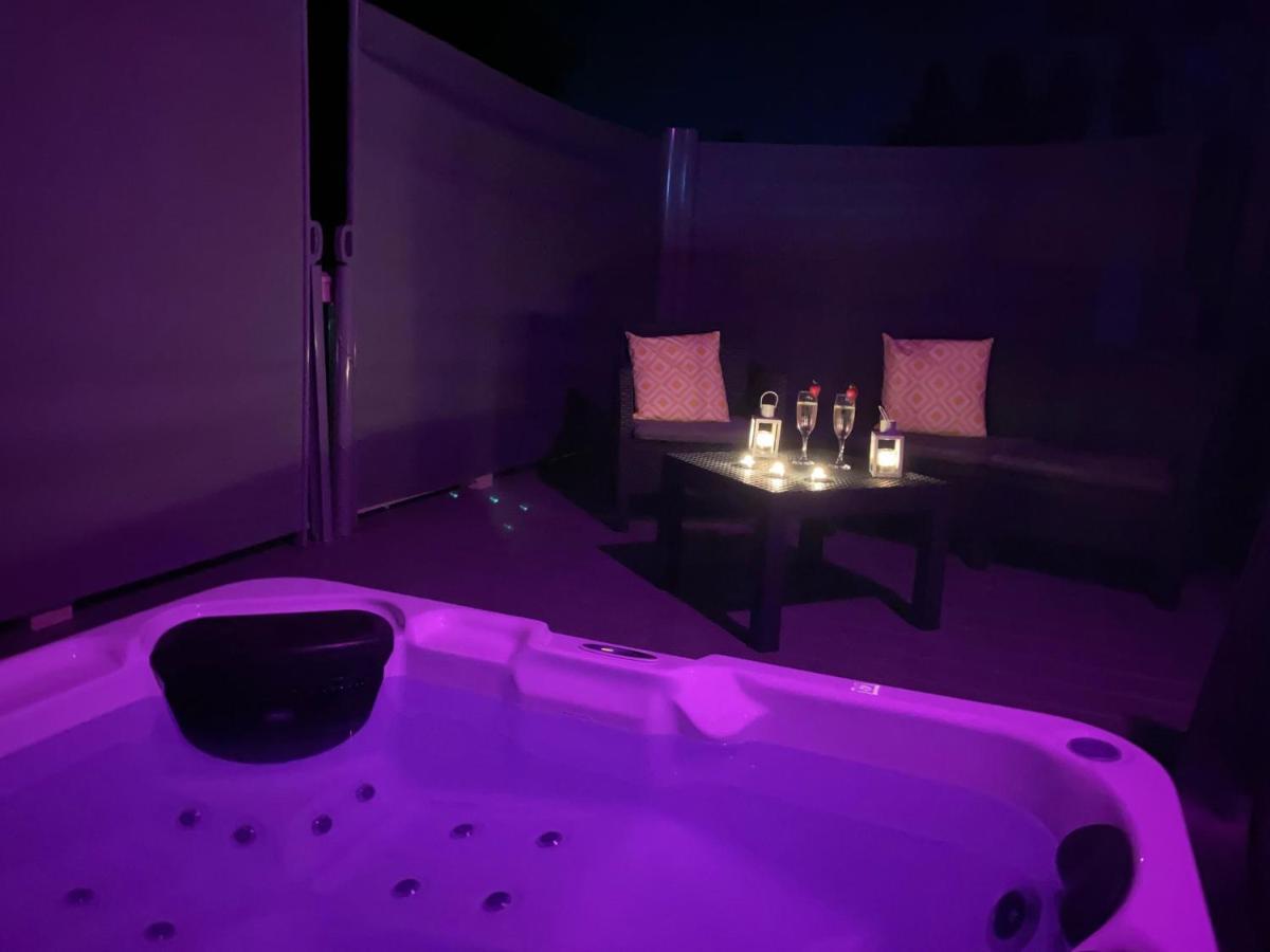 The Yorkshire Burrow Lodge With Hot Tub Extérieur photo