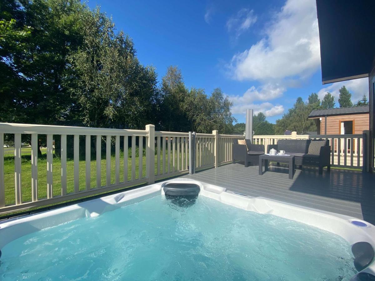 The Yorkshire Burrow Lodge With Hot Tub Extérieur photo