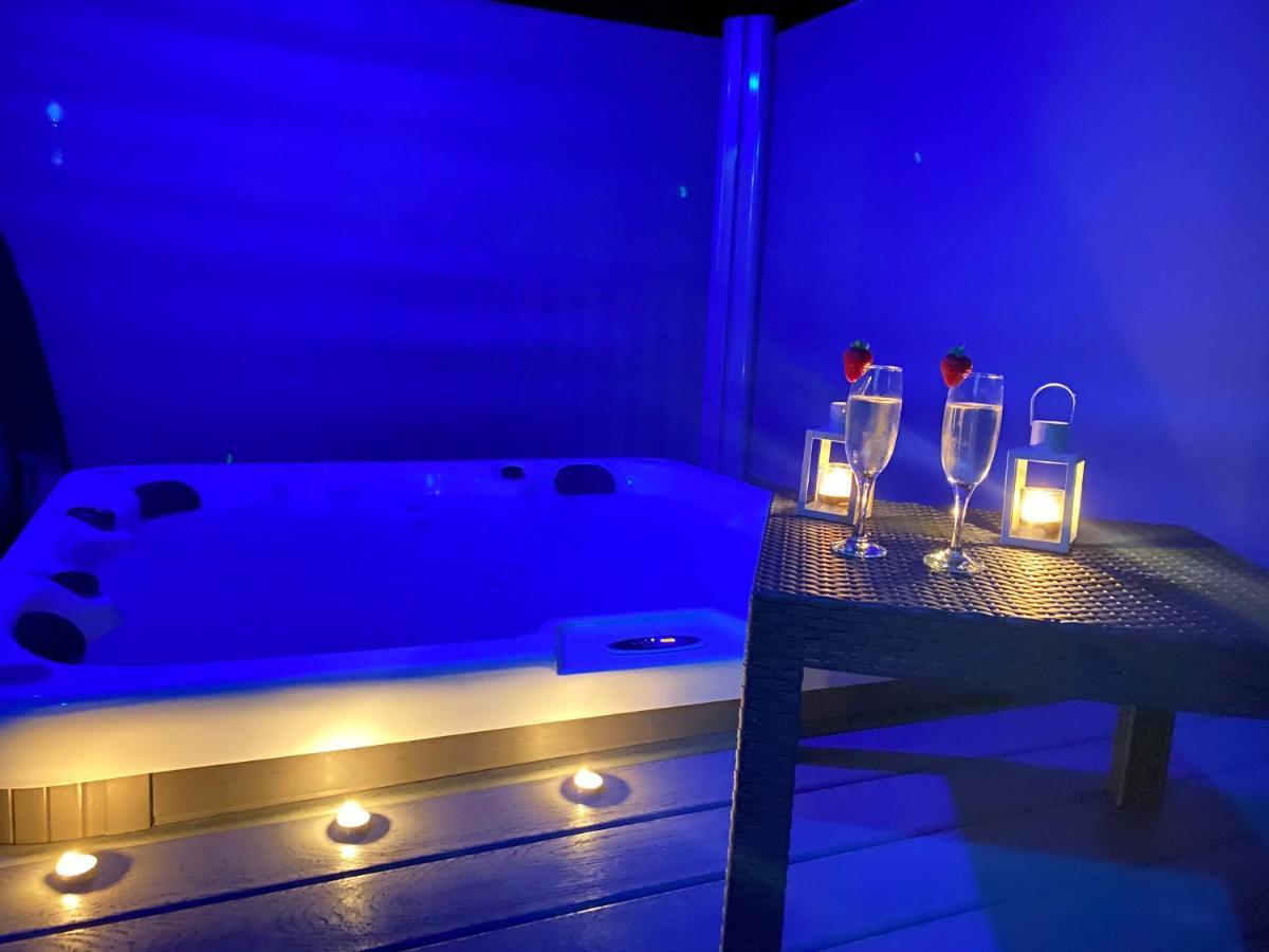 The Yorkshire Burrow Lodge With Hot Tub Extérieur photo